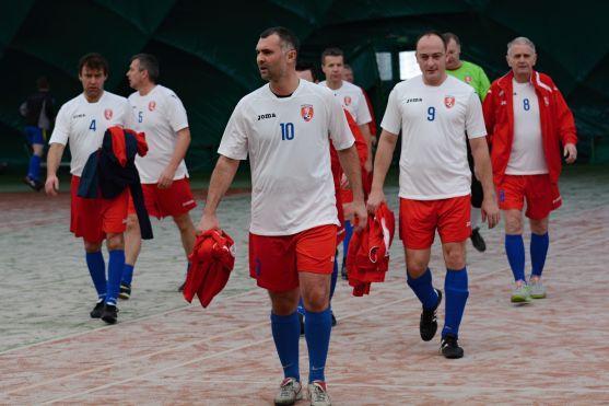 Tým starostů po penaltovém rozstřelu své loňské vítězství v teplickém turnaji neobhájil