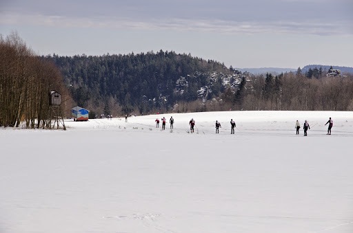 Na Bischofsteinu se jel závod tříčlenných hlídek v běhu na lyžích