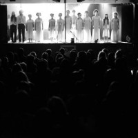 Divadelní představení Kytice zcela zaplnilo klášterní nádvoří