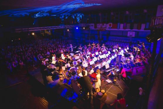 Police Symphony Orchestra nabralo na váze