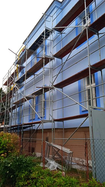 Veřejnost je zděšena barvou omítky historické budovy