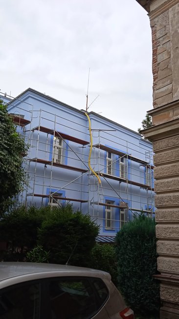 Veřejnost je zděšena barvou omítky historické budovy