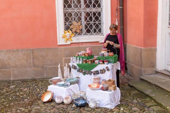 Dobročinnost a skvělé víno – všeho bylo v broumovském klášteře dosti…