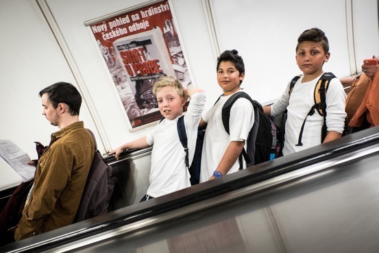 Mladí parkouristé - freeruneři z polického Sokola na promo akci v Poslanecké sněmovně