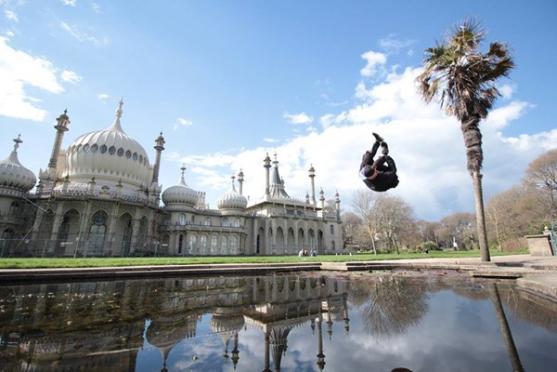 Unikátní cestovatelsko-parkourový projekt pokračuje výletem do Anglie 