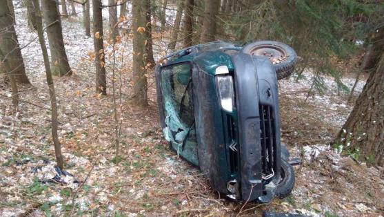 U Teplic nad Metují havaroval v pravé poledne podnapilý řidič. Nadýchal téměř dvě promile