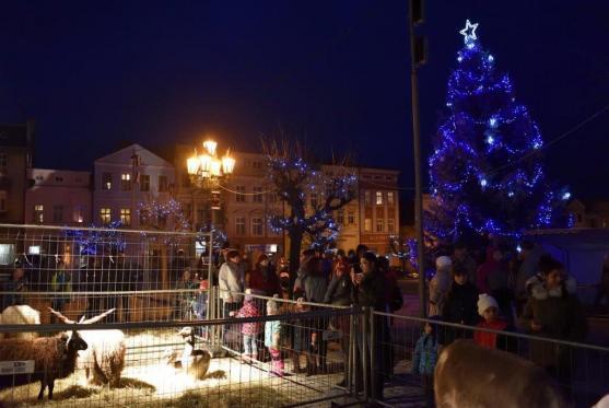 S Vánocemi se Broumov rozloučil tříkrálovým průvodem