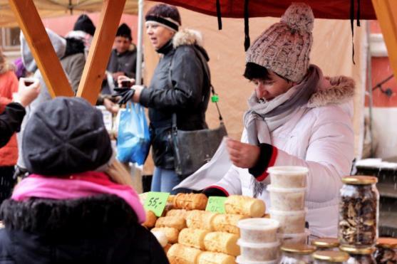 Adventní trh v broumovském klášteře navodil vánoční atmosféru