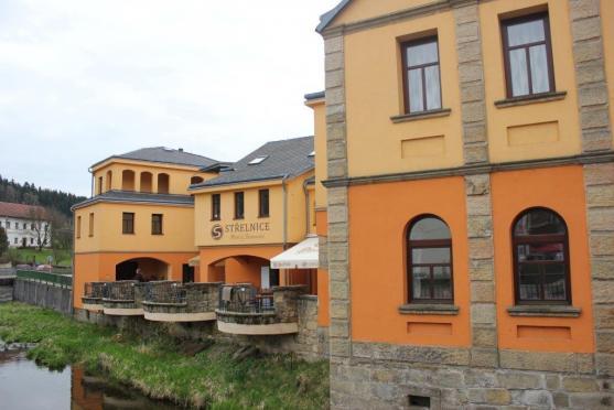 V Teplicích nad Metují přivítali jaro a opět otevřeli hotel Střelnice