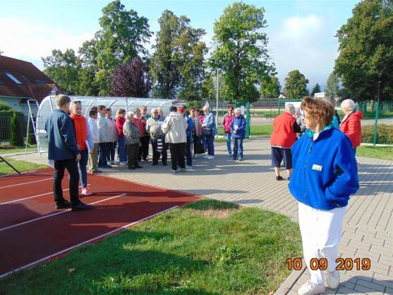 Senioři v Broumově si rádi hrají! První ročník sportovní olympiády jim rozproudil krev v žilách