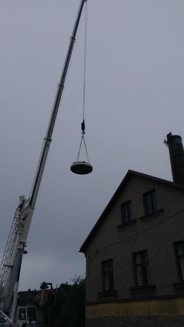 Na čápy v Polici nad Metují čeká nové hnízdo