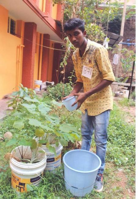 Indický chlapec Arwine má zajištěny finance na další studijní rok