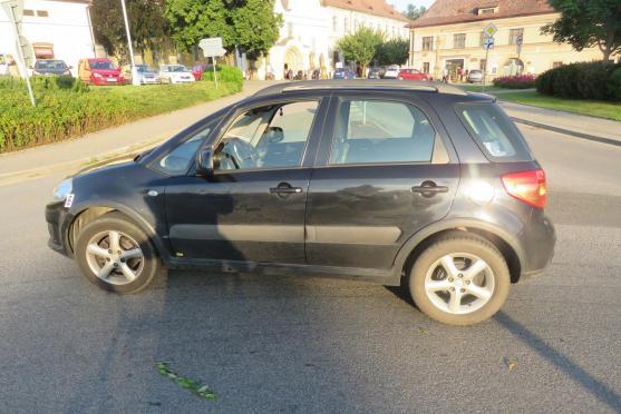 Stařenku na kole srazilo auto. Policisté hledají svědky nehody