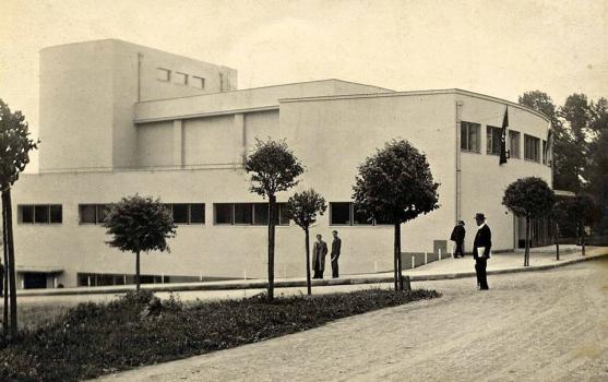 Police nad Metují pátrá po dobové fotodokumentaci Kolárova divadla