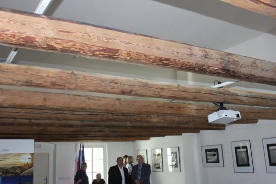 Stovky lidí si přišly prohlédnout otevřenou budovu Café Herzog