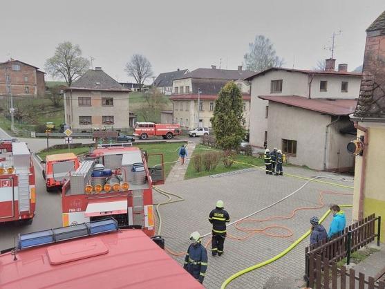 Zřejmě špatný stav topidla nebo kouřovodu způsobil požár přístavku v Martínkovicích