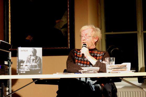 Jan Rejžek věnoval broumovský Kaleidoskop památce obětí pařížského masakru 