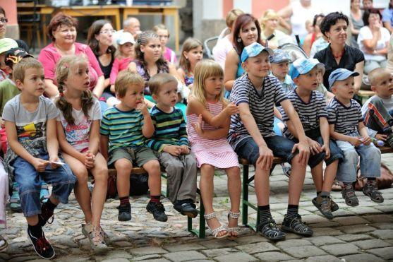 Malé letní divadlení se přehouplo do své druhé poloviny