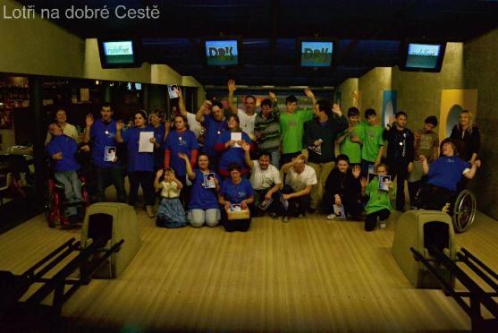 Hendikepovaní s Lotry soutěžili v bowlingu