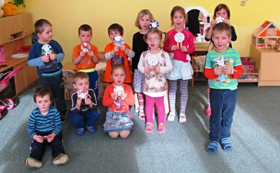 Děti vyzkoušely, jak se zpracovává len a bavlna