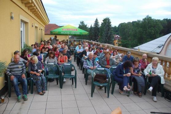 Vladimír Merta hrál na Pellyho Terase v Polici nad Metují 