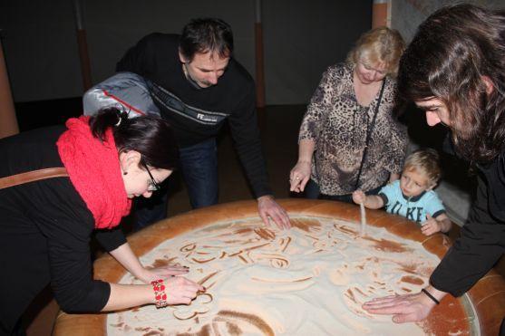 Objevujte, tvořte, malujte ještě chvíli. Unikátní výstava Play Broumovsko za měsíc končí