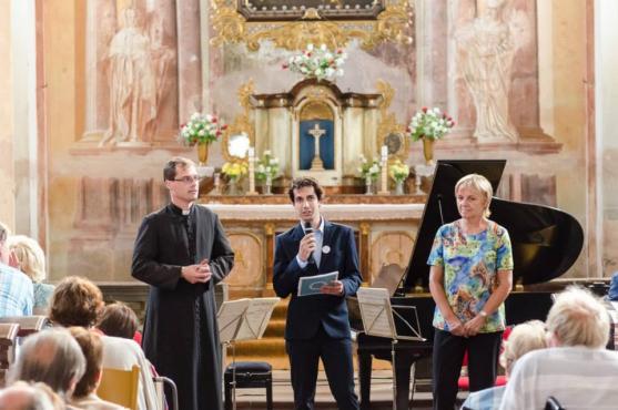 V kostele sv. Anny ve Vižňově vystoupilo Kubelíkovo trio 