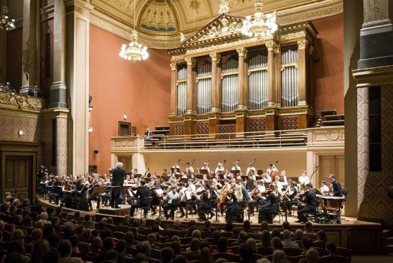 Karolína a Anička v České filharmonii s Antonínem Dvořákem III. 