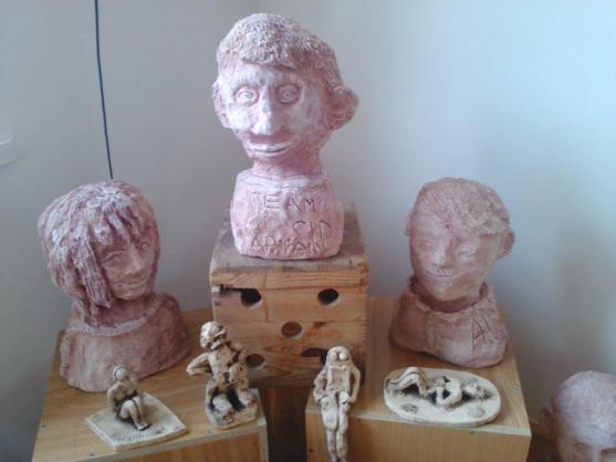 Do konce dubna v Polici nad Metují vystavují svá keramická díla žáci umělecké školy