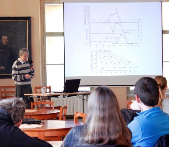Neponocovat, spát v absolutní tmě a pravidelně vstávat, radí biochemička Helena Illnerová