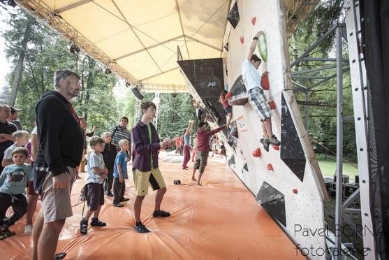 Filmový horolezecký festival v Teplicích nad Metují přilákal do města tisíce návštěvníků