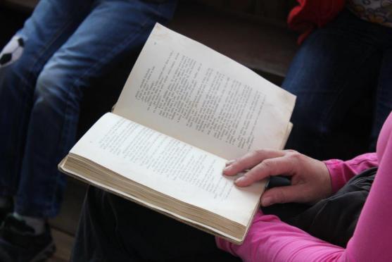 V klášterním altánu vznikla knihovnička pro děti