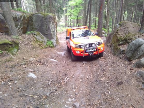 Hasiči našli ztracené turisty. Zraněného muže museli odnést