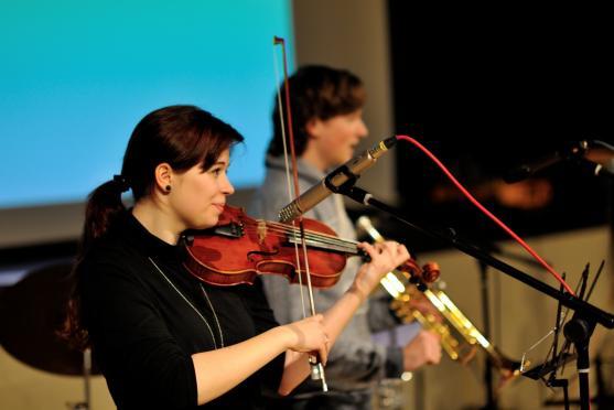 Studenti Gymnázia Broumov hráli pro žáky základních škol 