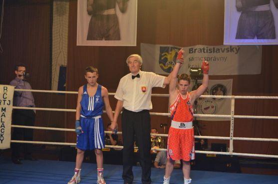 Boxer Šuda reprezentoval Českou republiku a Broumov ve slovenských Malackách. Vítězně