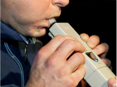 Velikonoční svátky pod drobnohledem policie. Dopravní hlídky přistihly opilé koledníky i kolednice