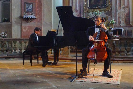 Violoncellistu Petra Špačka a klavíristu Miroslava Sekeru si poslechlo 280 lidí 