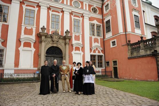 Během prohlídky broumovského kláštera návštěvníci uvidí historické filmové záznamy. Ukázku zveřejňujeme