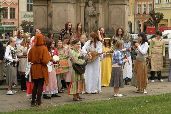 Studenti gymnázia v Broumově zvou na hudební festival Gymplfest, který si sami organizují 