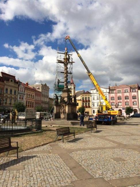 Oprava sloupu na broumovském náměstí by měla být hotova do konce listopadu