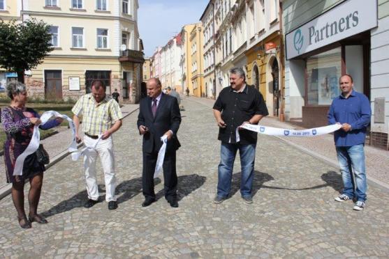 Ulice Obránců míru v Broumově je opět průjezdná