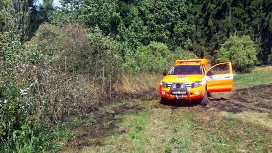 V Ruprechticích hořely tři hektary pole. Les hasiči zachránili