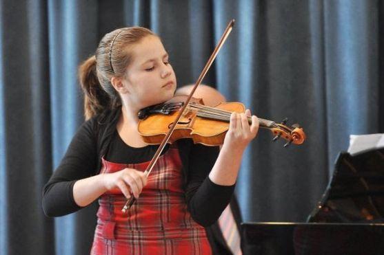 Polickou ZUŠ reprezentovalo šest houslistek. Každá si přivezla ocenění 