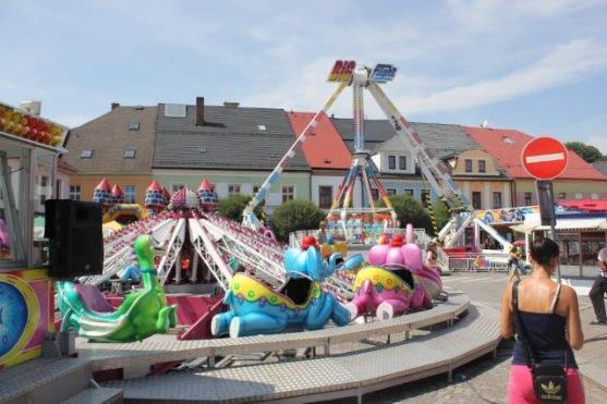 Polici nad Metují o víkendu ovládne pouťové veselí