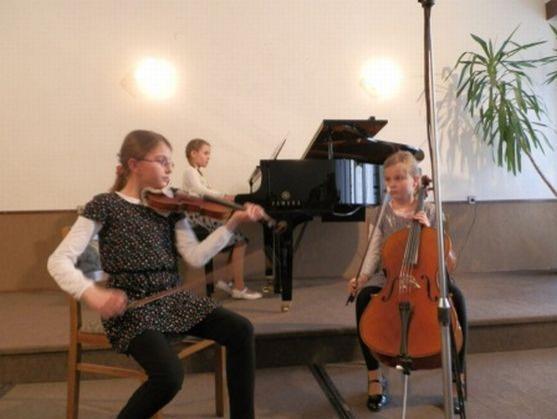 Jedno první a tři druhá místa pro Základní uměleckou školu v Polici nad Metují 