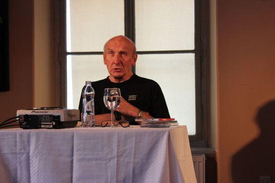 Písně Petra Nováka a vyprávění Jiřího Černého dojaly klášterní Kreslírnu 