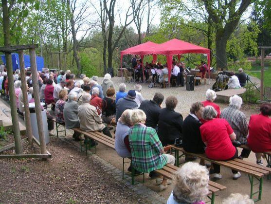 Promenádní koncert v parku Alejka byl zároveň výzvou k jeho ochraně 