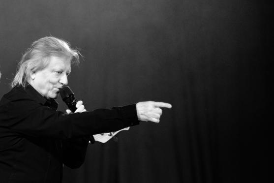 Václav Neckář se skupinou Bacily naplnil broumovskou Střelnici 