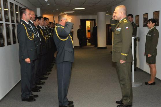 Pilot Michal Malý z Broumova byl vyznamenán za splnění úkolů vojenské mise