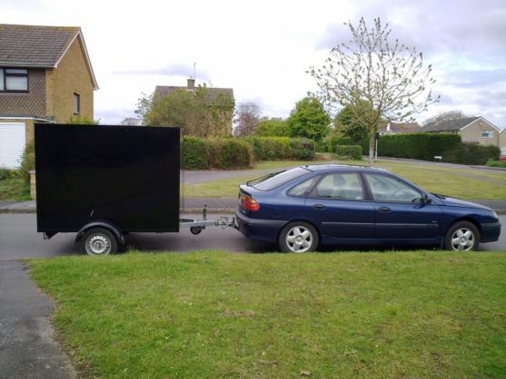 V Broumově byl odcizen vlek za automobil